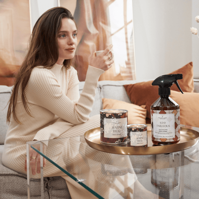 The Gift Label Grote geurkaars in blik - Warm Hug - Jasmine vanilla